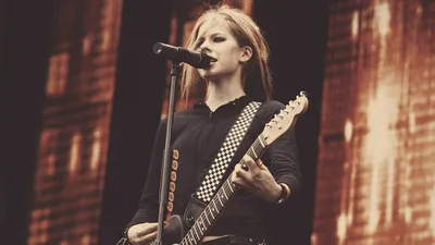 Avril Lavigne Performing Wallpaper 4K, Abstract category