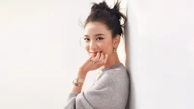 Portrait Smiling Woman Black/Dark Wallpaper 4K 3840x2160 Portrait, Of, A, Smiling, Woman, Against, White, Styled, Ultra, Desktop, Inspired, Music, Ultrawide, 4k
