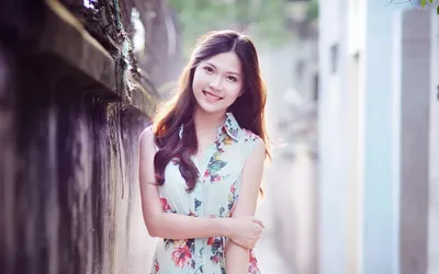 Dark Asian Wallpaper Abstract Wallpaper 4K 1920x1200 Asian, Woman, Smiling, While, Leaning, Against, A, Wall, Outdoor, Setting, Desktop, Captures, White, Ultrawide, Full HD