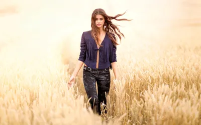 Woman Taylor Marie Hill Walking Black/Dark Wallpaper 4K 1920x1200 Hd, Desktop, Wallpaper, Image, Featuring, A, Woman, Taylor, Marie, Hill, Walking, Through, White, Ultrawide, Full HD